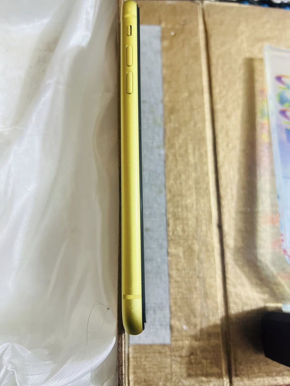 سلام عليكم 
ايفون 11 امريكي ذاكره 128
 لون اصفر مميز مستبدل شاشه اصليه 
بطارية 84 بلاديه فيس ايدي شغال كلشي شغال 
والجهاز نضيف مثل مواضح بالصور
للاستفسار اكثر ماسنجر او الاتصال ع الرقم 
***********
