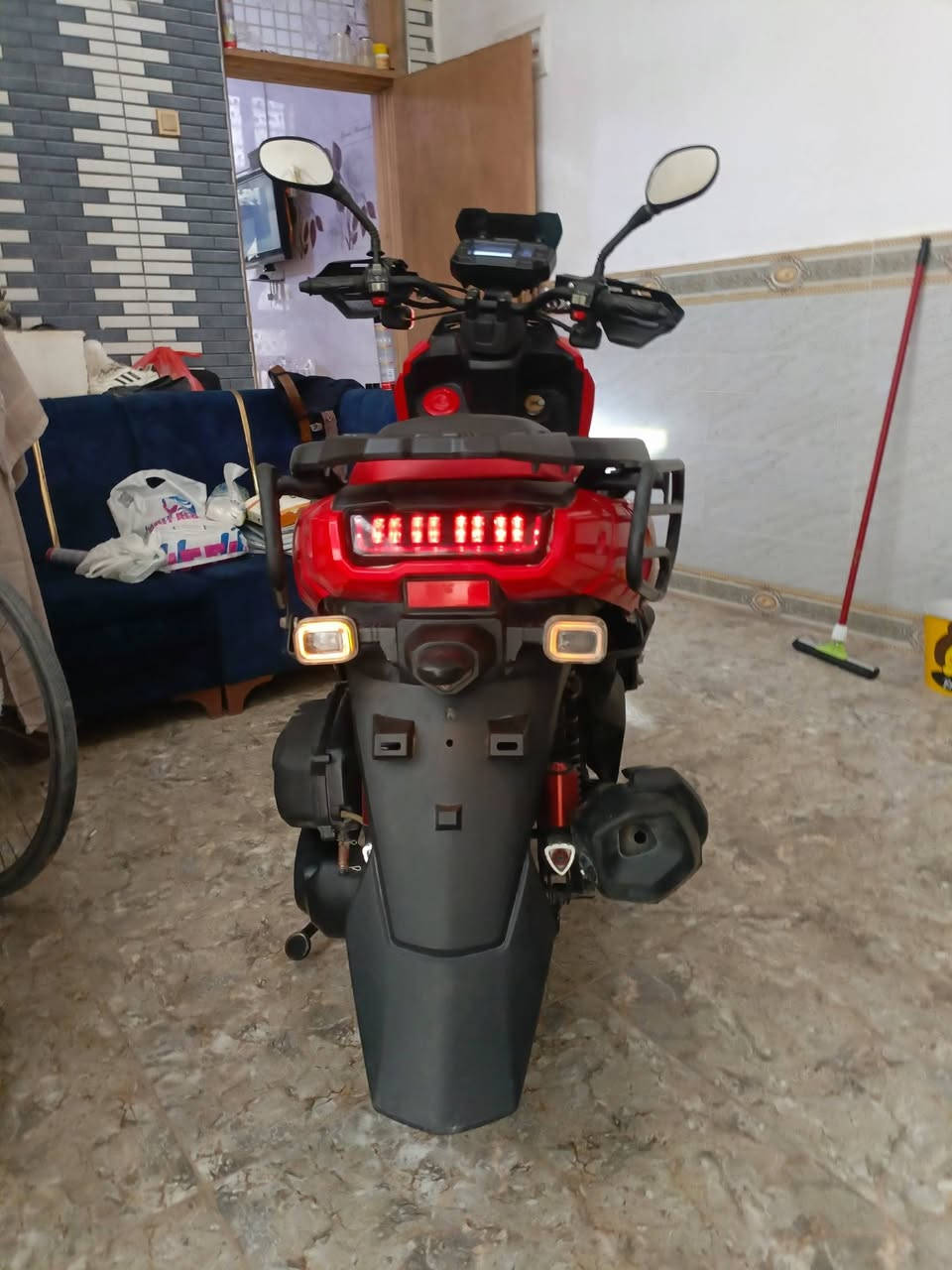 دراجه اباتشي 2024 دراجه نضيفه السعر 1,250,000وبيه مجال رقم المبايل***********
