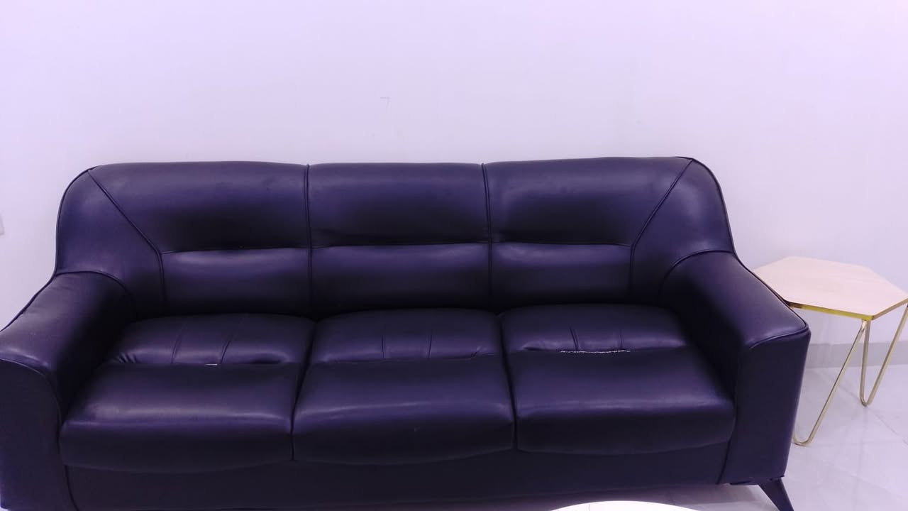 عندي تخم سبع مقاعد نظيف كلش جلد مال مكانب مال بيت مكاني حي العامل للاتصال ***********
