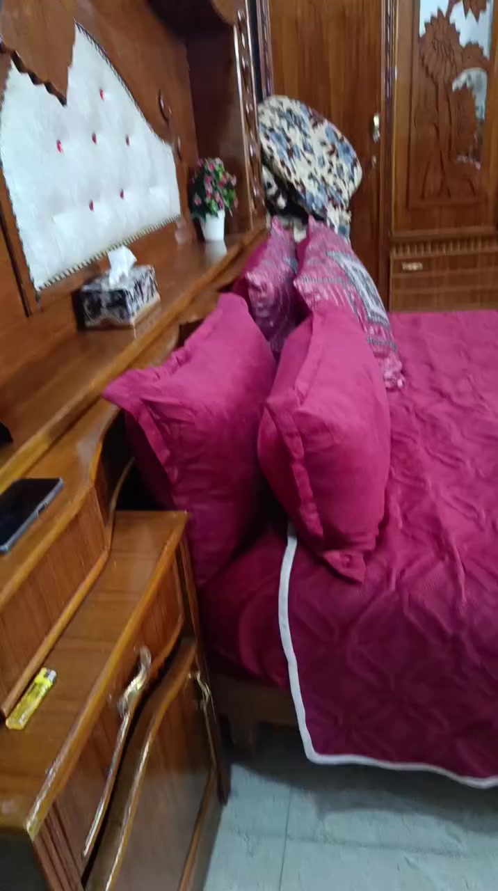 غرفه نوم نجاره لبيع اسعر مليون وبيها مجال المكان بابل ***********
