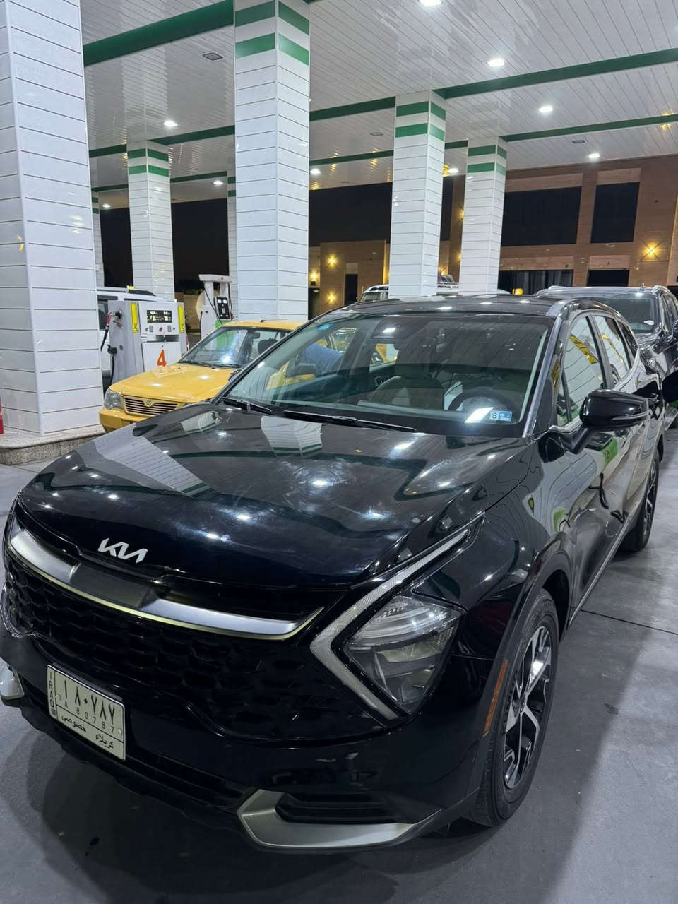 السلام عليكم
سبورتج EX ٢٠٢٣ 
ماشيه ٥٧ الف كيلو متر 
١- تشغيل عن بعد 
٢- تحديد مسار 
٣- نقطه عمياء 
٤- Auto break , Auto Hold 
٥- تبريد قطعتين 
٦- شاشه كبيره و تجي متصله بالعدادات و كلها ديجيتال مو مثل الخليجي دكم 
٧- تبريد بيانو 
٨- سايد بريك دكمه 
و بعد هواي مواصفات الامريكي 
لونها اسود مطعم بنيكلات بلادي 
القطع : 
بنيد تبديل + صبغ بالجنطه
***********
