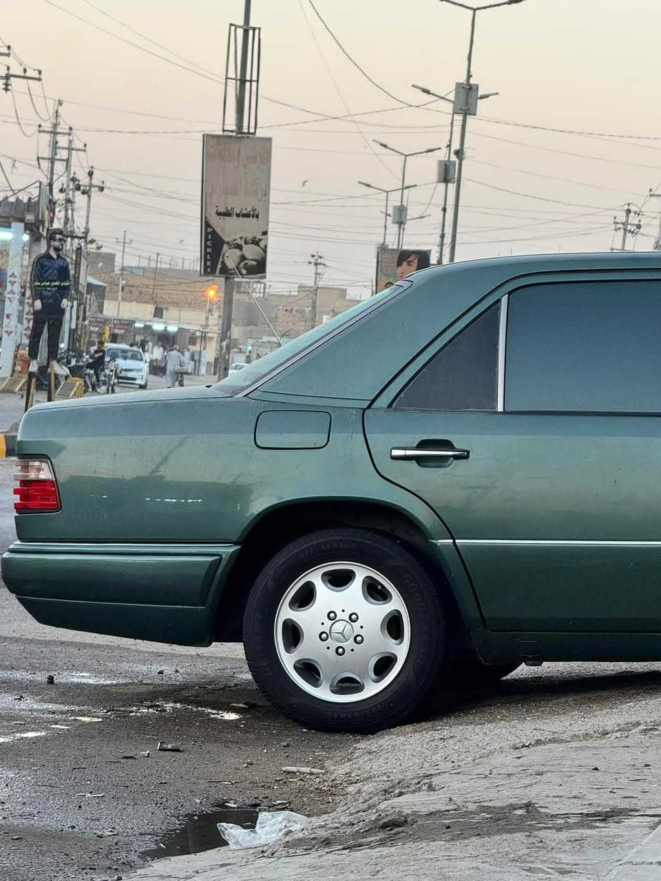 ألسلام عليكم 🫡
مرسيدس 🇩🇪بنز 320🧿
موديل1994
محرك خراطيم
فتحه طكه 
تبريد  ثلج شرط غاز الشركه 
كير 4نمر
اكسل بلاد خفيف
حداديه شركه
ويل كب شركه
تايرات USA
كهربائيات شغاله كلوب محترك مابيهه 
ألون مميز زيتوني🫒 
دواخل بيجي نظافه 98%
بدون صبغ 
بدون ضربه 
السياره ع وضع الشركه 
بدون نواقص بدوووون نواقص 
كلشي بيهه شغال سياره جاهزه 100%100السياره  رقم قادسيه 
  مسجله ومعامله بيهه فقط كمرك ممدفوع  
السعر 70$ مجال قليل 
الاتصال بالرقم ***********
مكاني ديوانيه
