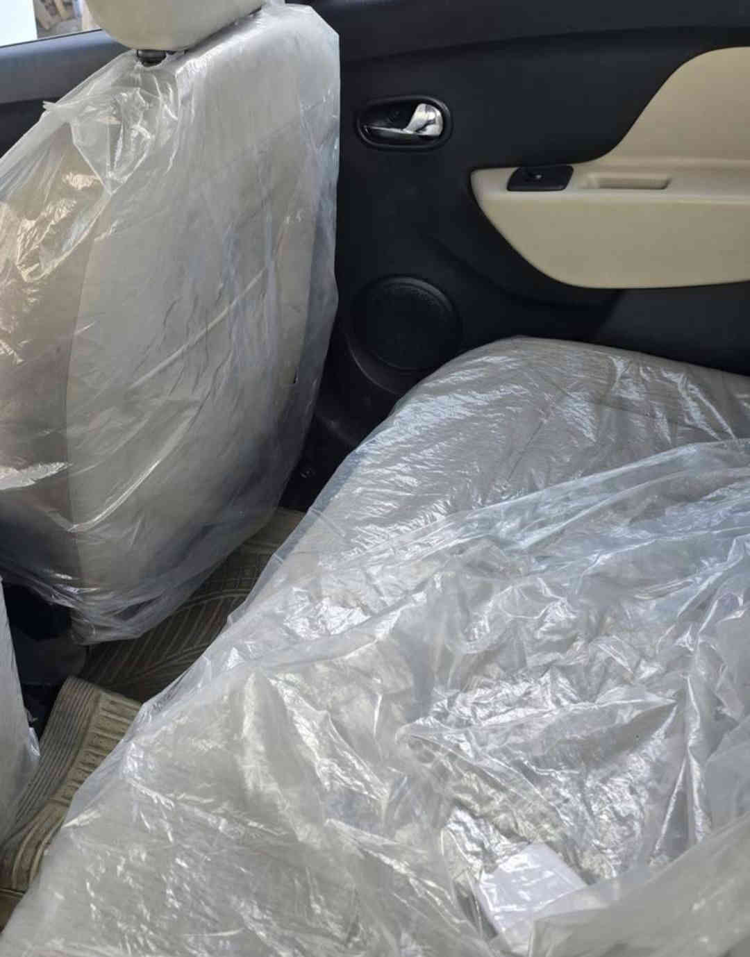 بيع او مراوس 
💈رينو سيمبول 💎2017💎 
♦رقم بغداد 🇮🇶✅ السيارة ب اسمي تحويل ثاني يوم 
♦ ماشية 110 الف
♦اللون جوزي 
بيها ضربة ومصلحة بالصندوك 
مصبوغة كلير كامل اني ابيعك مصبوغة 
📌 مواصفات السيارة:
⚜️ سعة المحرك 1600 سي سي
⚜️ناقل حركة اوتوماتيك بـ 4 سرعات
⚜️ القدرة الحصانية 102 HP
⚜️استهلاك الوقود 6.4 لتر / 100 كم
⚜️نظام منع انزلاق المكابح
⚜️شاشة تعمل بنظام اندرويد وكاميرا وحساسات
⚜️نظام تحكم تعلي تنصي تتحكم بالراديو والاغاني والمكالمات 
⚜️وسائد هوائية للسائق والراكب
⚜️مساند راس أمامية وخلفية قابلة للتعديل
⚜️قفل مركزي للأبواب
⚜️نظام مراقبة ضغط الهواء في الإطارات
⚜️برنامج الثبات الإلكتروني وتحديد السرعة وقفل السرعة 
♦إشارات جانبية على مرايا الأبواب  
♦مصابيح ضباب أمامية مع خاصية
♦تحكم في مرايا الأبواب 
♦مسند ذراع في المنتصف
♦خاصية طي المقاعد الخلفيه 
مكاني بغداد  
السعر (((73)))وبيها مجال بسيط
الرقم ***********
