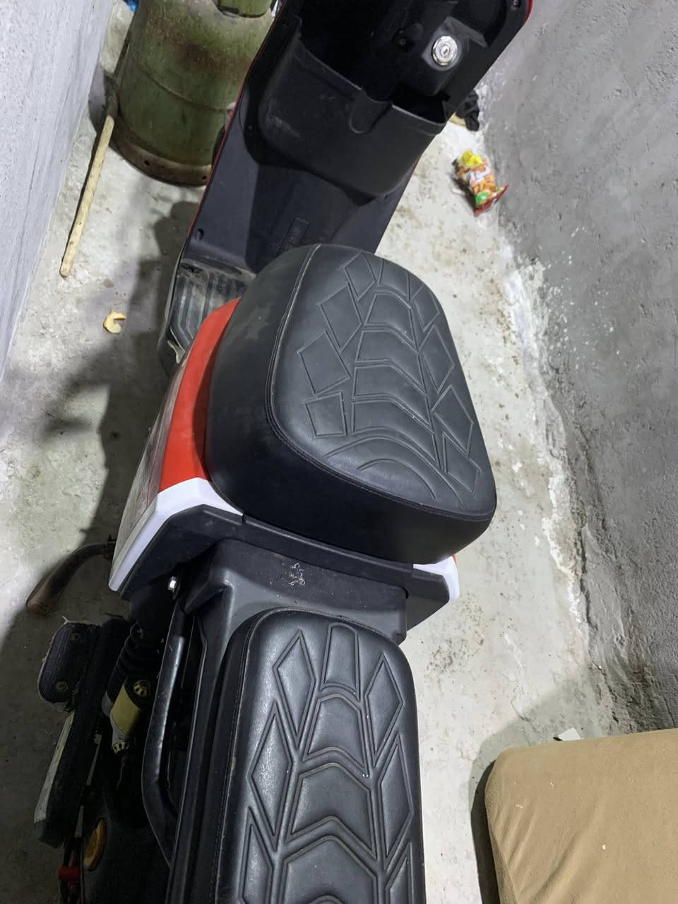 السلام عليكم دراجه شحن نضيفه بس باترينا وأكفات ٢٠٠بي مجال ***********
