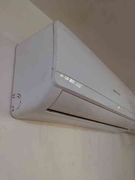 السلام عليكم سبلت ٢ طن تدفئه تبريد اسمه موجود بالصوره جديد نظيف للبيع 
اذا شراي اتصل .***********
