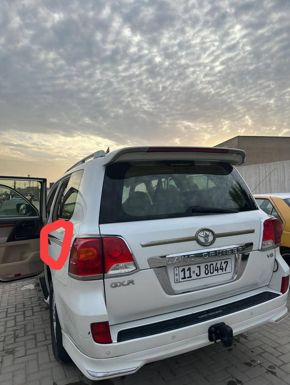 السلام عليكم 
لاندكروز 6v فطيم 
ماشيه 180km
مكان السياره بغداد 
السعر 37 ونص 
***********
بيها بارد ب الجاملغ الأمامي 
وحار ب الجاملغ الخلفي
