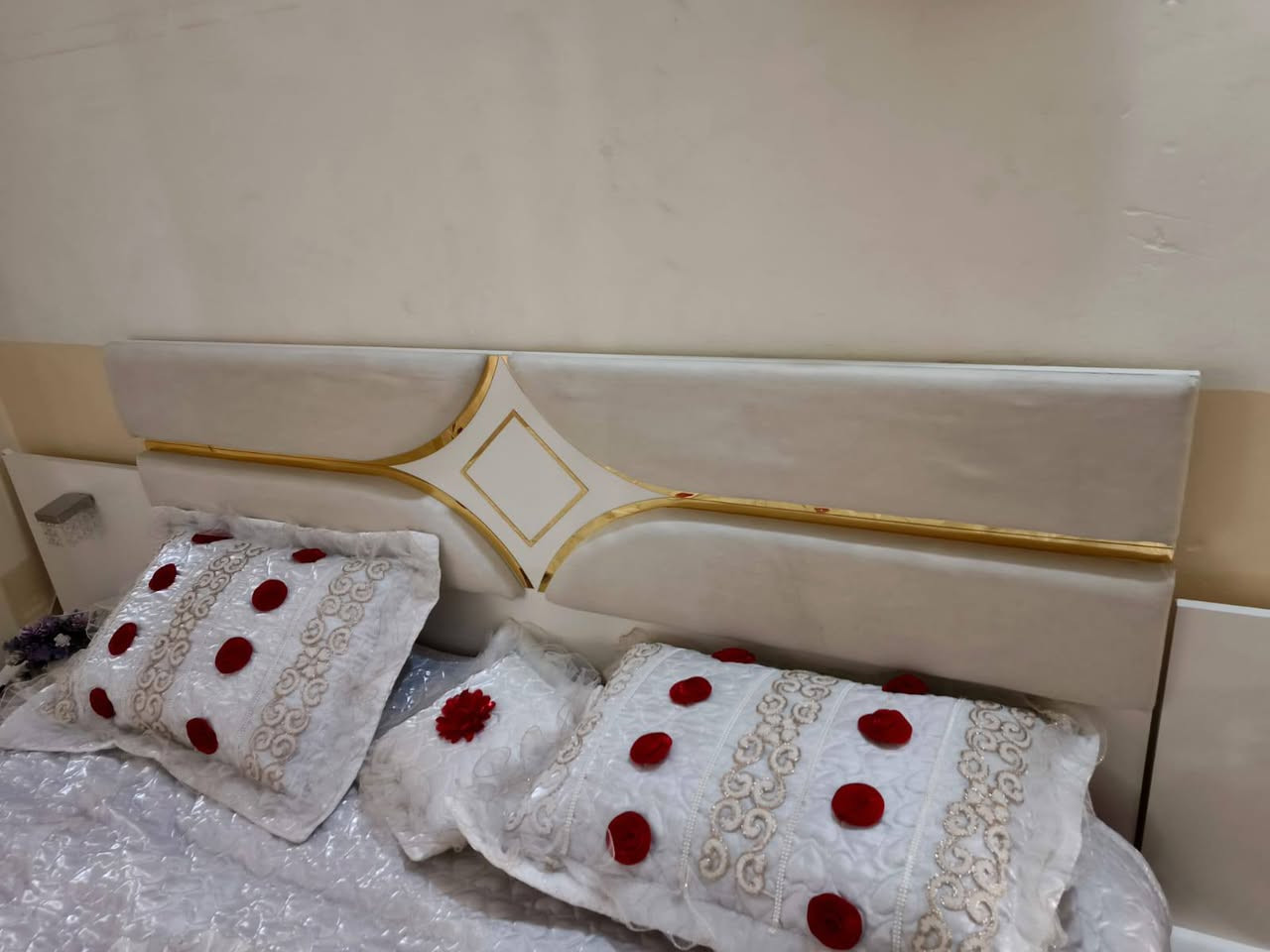 السلام عليكم غرفه نوم تركي 6 قطع نظيفه ما بيها عيب اخوه الجديد صار لها شهر مشدوده نظيفه كلش السعر 450 وبيها مجال للطيبين مكاني كركوك //***********
