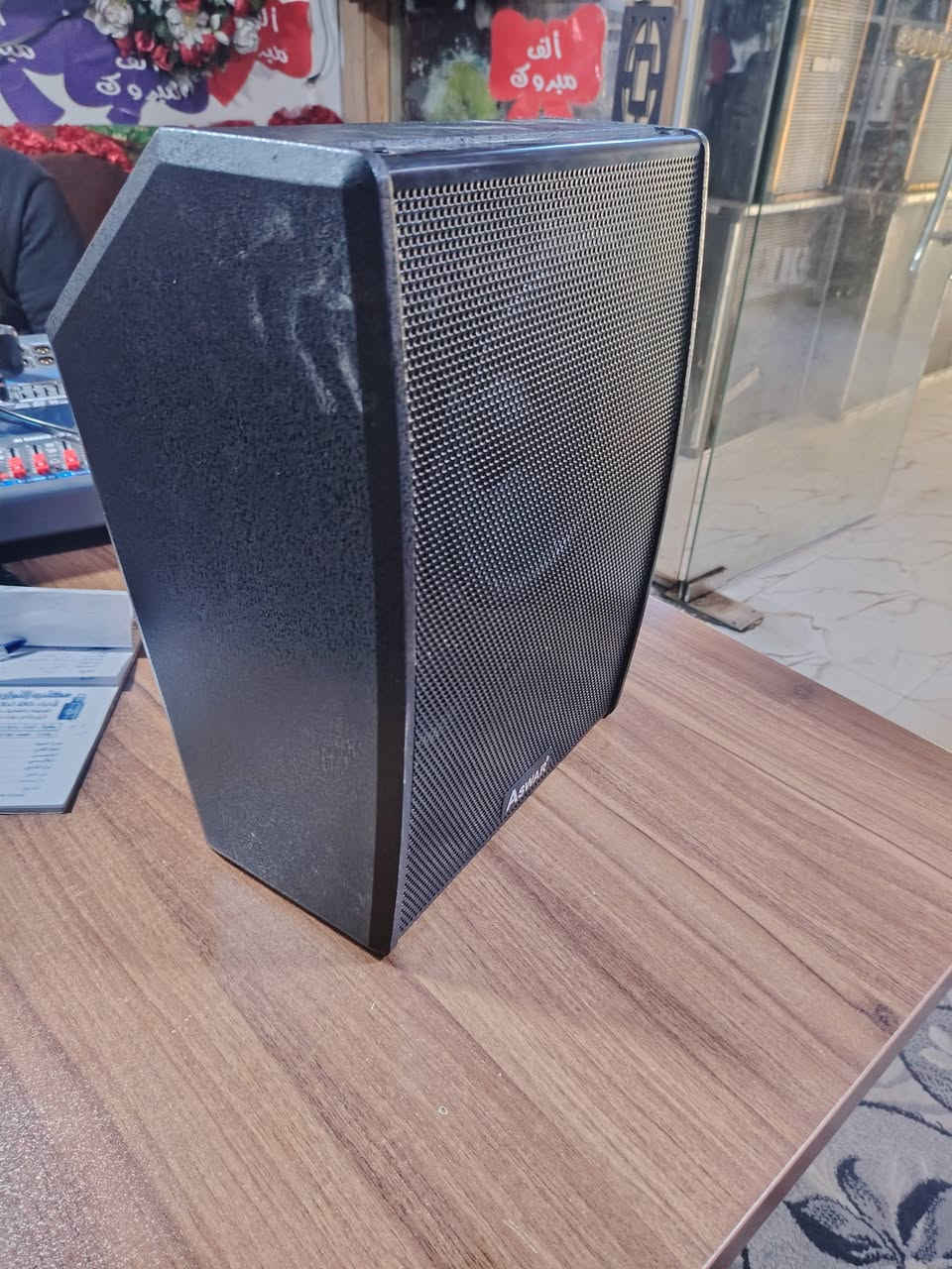 مراوس او بيع بأكبر 
السلام عليكم اخوان عندي هذا المكسر وسماعتين ماخذهم جديد بس اريد أكبر مكسر ابو ٤٠٠ شعندك نزل او راسلني خاص ***********
