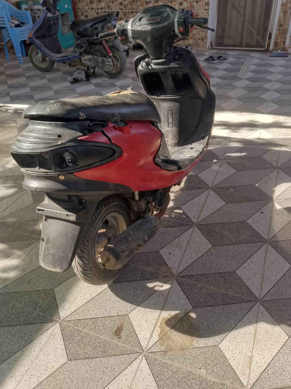 سلام عليكم دراجة دولفين للبيع مكينة مفتوحة السعر 225 وبيها مجال بسيط العنوان ديوانية *********** ال حمد
