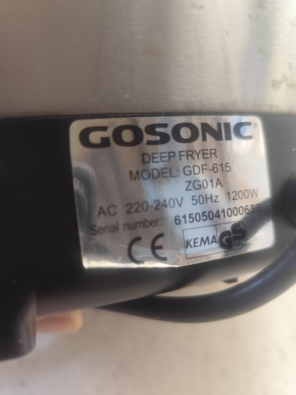 قلاية زيت صغيرة مستخدمه ماركة Unold سعة 2 لتر  وتستوعب ما يقارب 500 جرام من الطعام. الطاقة: تعمل بقوة 1200 واط. تحتوي على مقبض قابل للإزالة لتوفير مساحة عند التخزين، وغطاء مزود بنافذة زجاجية وفلتر كربون نشط لتقليل الروائح. السعر 20 الف واصله


**إذا كنت صاحب هذا الإعلان وتريد حذفه لأي سبب، رجاءا أرسل رسالة إلى الدعم الفني**