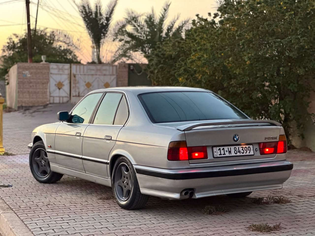 السلام. عليكم. BMW520مفتوح موديل 1991صدر امامي. وخلفي. جديد. تبريد. ثلج. السياره جاهزه رقم. بغداد. تحويل. مباشر. السنويه. 2030
المكان. بغداد. 
السعر. 53وبيه. مجال. حك. الجيه. 
***********
