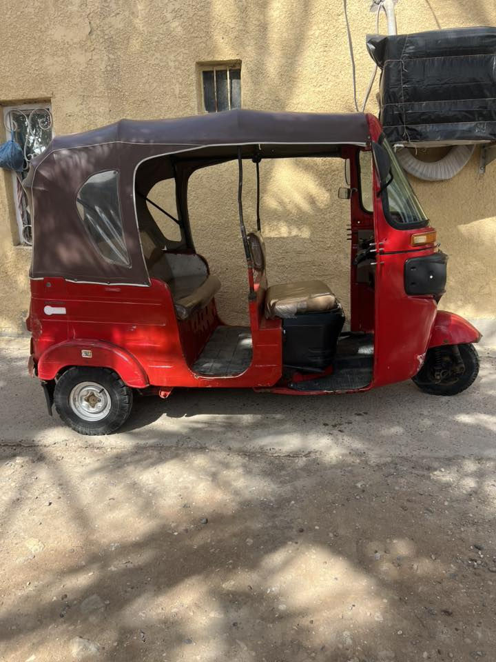 سلام عليكم تكتك للبيع ١٧اوراق اصولي مكينه نضيفه تكتك حلوه رايدله ترتيب شويه مكاني بابل مسيب سعرها 3وربع وبيه مجال قليل ***********
