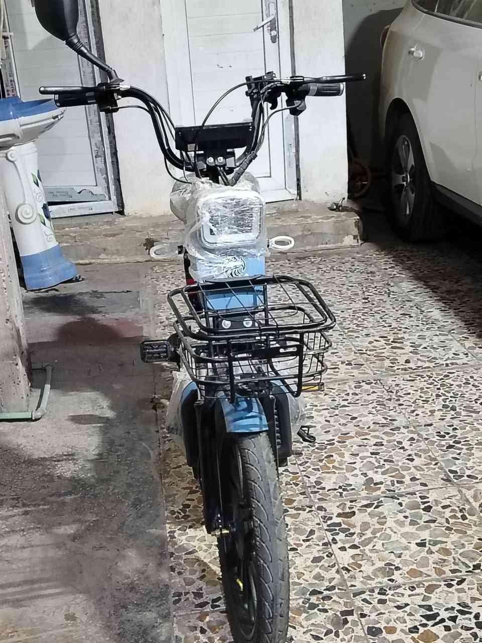 السلام عليكم
 بايسكل كبير فيكتور
مديل 2025 خمس بطاريات اربع سرعات التشغيل سويج و كارت وتشغيل عن بعد سعره 350 الف
المكان حي القدس الأول للاتصال ***********
