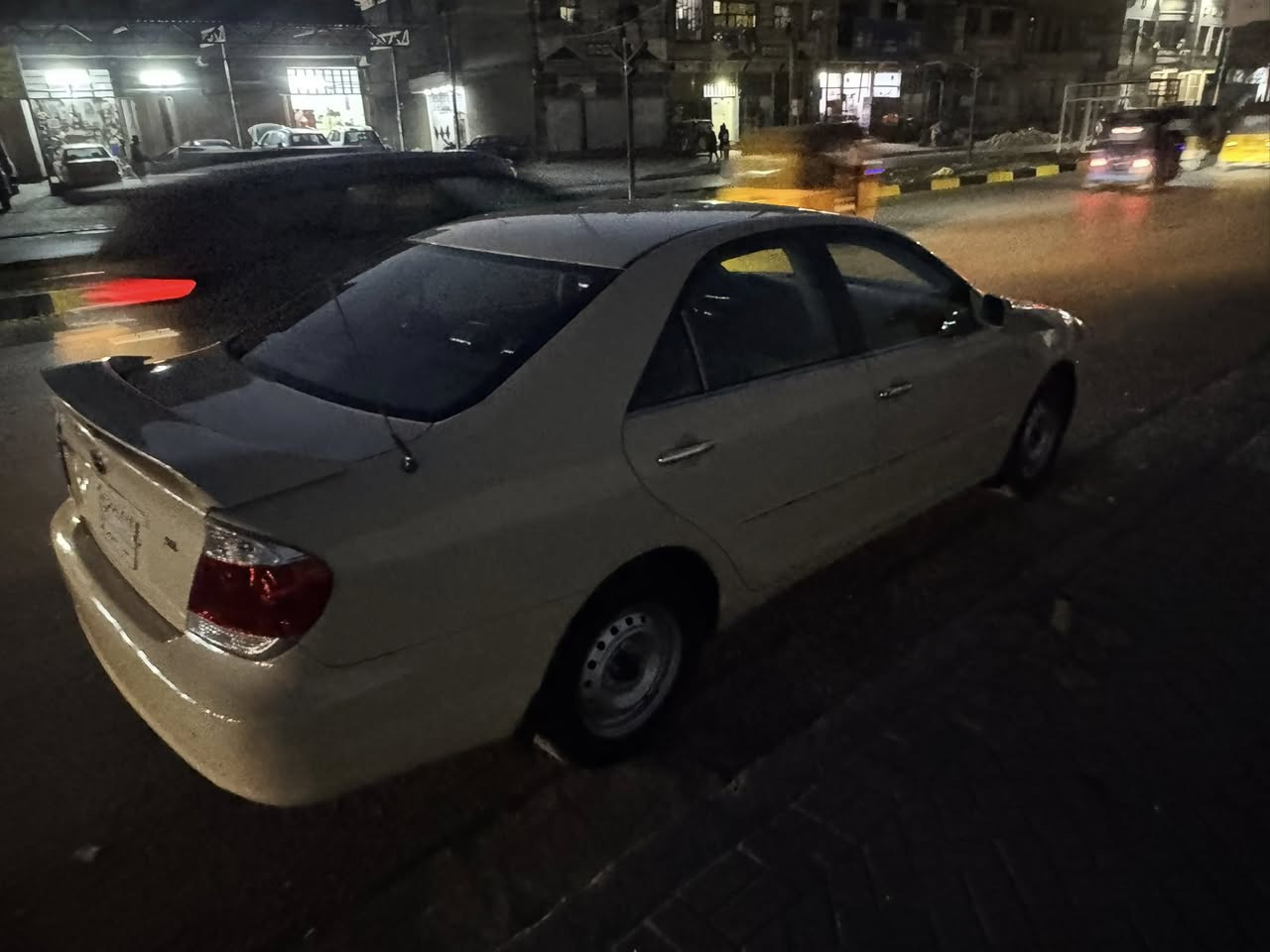 السلام عليكم كامري موديل 2004 وارد خليجي كمينة كير كفالة بيهة مكانات صبغ هاذة الونهة ابلادي حليبي خارج ودخل سيارة جاهزة وجديدة السعر 85 $ ورقة مكاني بغداد حي اور تلفون ***********
