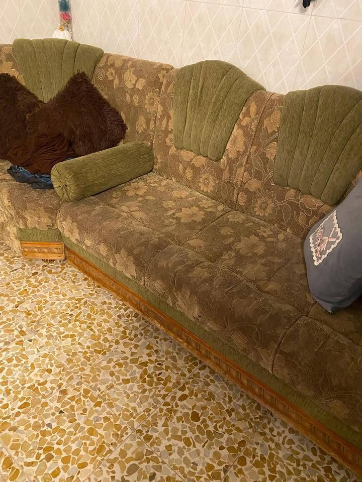السلام عليكم عندي غراض للبيع
ميز وكراسي ٨٠
غرفه نوم ٢٥٠
ميز بلول صغير ٣٠
تخت طفل  لحد العشر سنوات ٥٠
ديوان قهوائي ٣٠٠
ديوان اخضر ١٠٠
للاستفسار على هذا الرقم
***********
