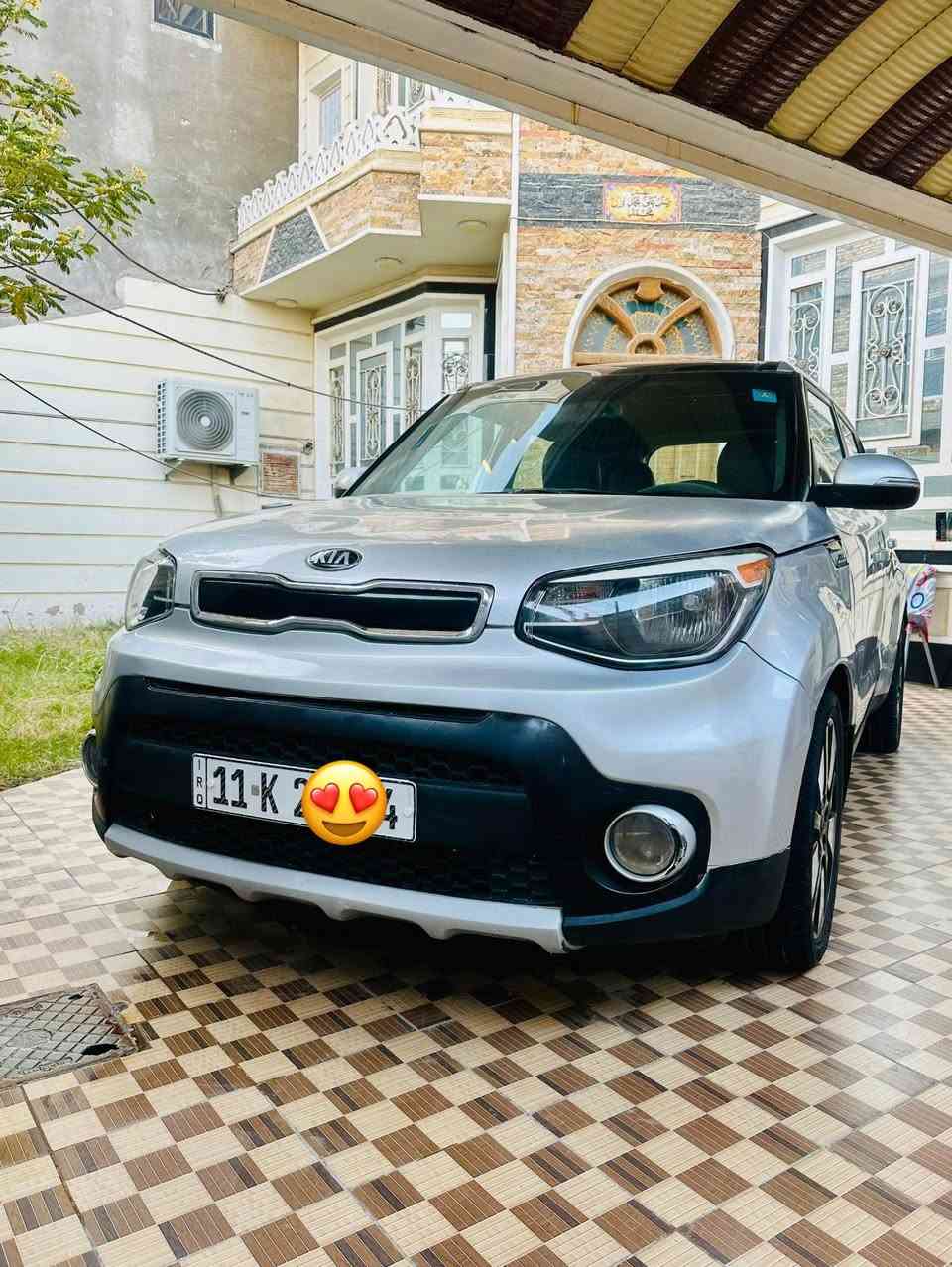 السلام عليكم
كيا صول 2014 رقم بغداد بأسمي
حادثه بنيد وجاملغ
وحاليا بيه قطع صبغ ابيع حزام علمود ما اتعبك
السياره فول الفول للاخير بانوراما /كشن جلد/ كشن كهرباء
ويل كب كروم مع تخم تاير /شاشه جبيره /لد خلفي
مكينه 2000
السياره جاهزه من كلشي 
السعر 98 وبيه مجال
مكان السياره بابل/ مركز المدينه
***********
