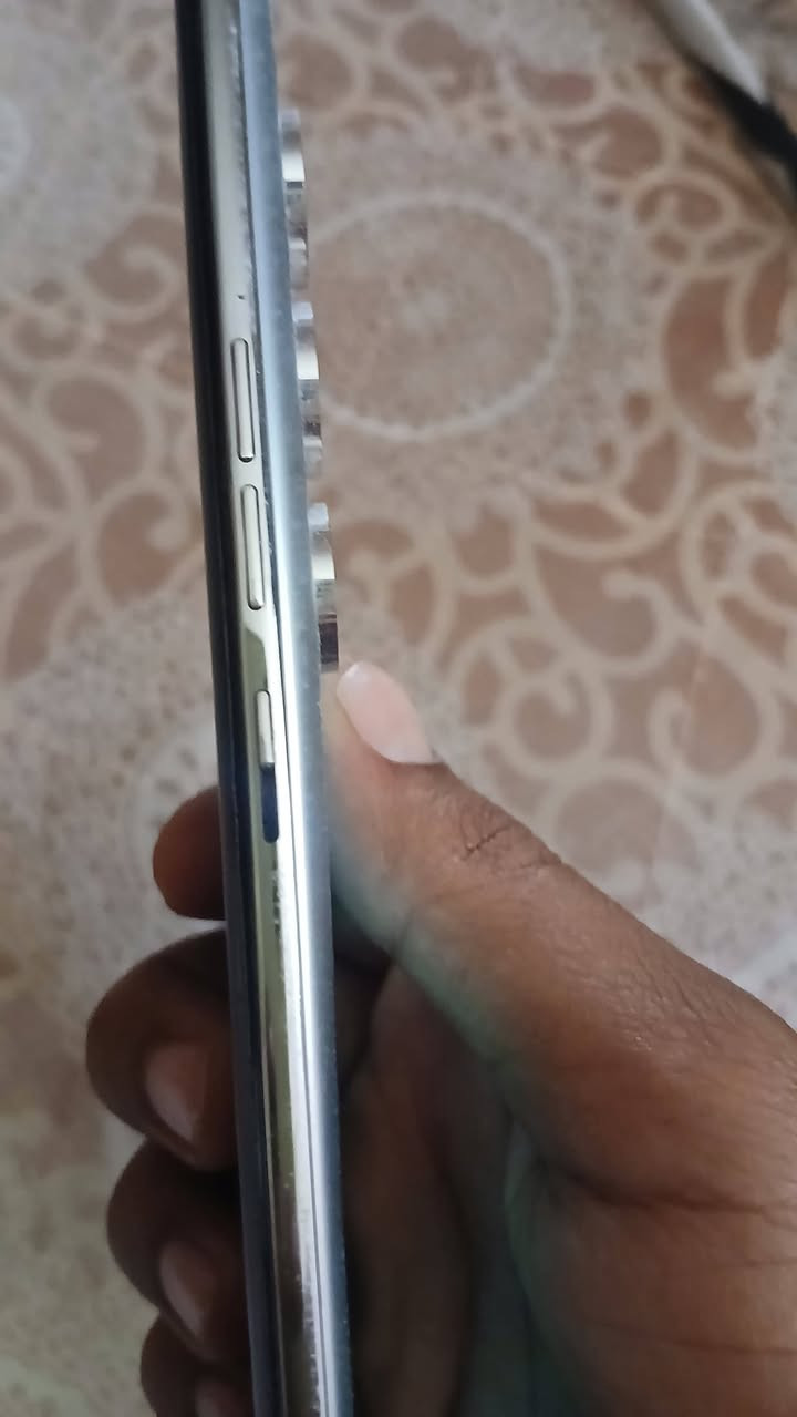 مكلف بالنشر لحد يراسلني حبايب اتصلو عل رقم او واتساب
سلام عليكم تكنو كامون ٤٠ برو للبيع مكان المحمودية 

***********
