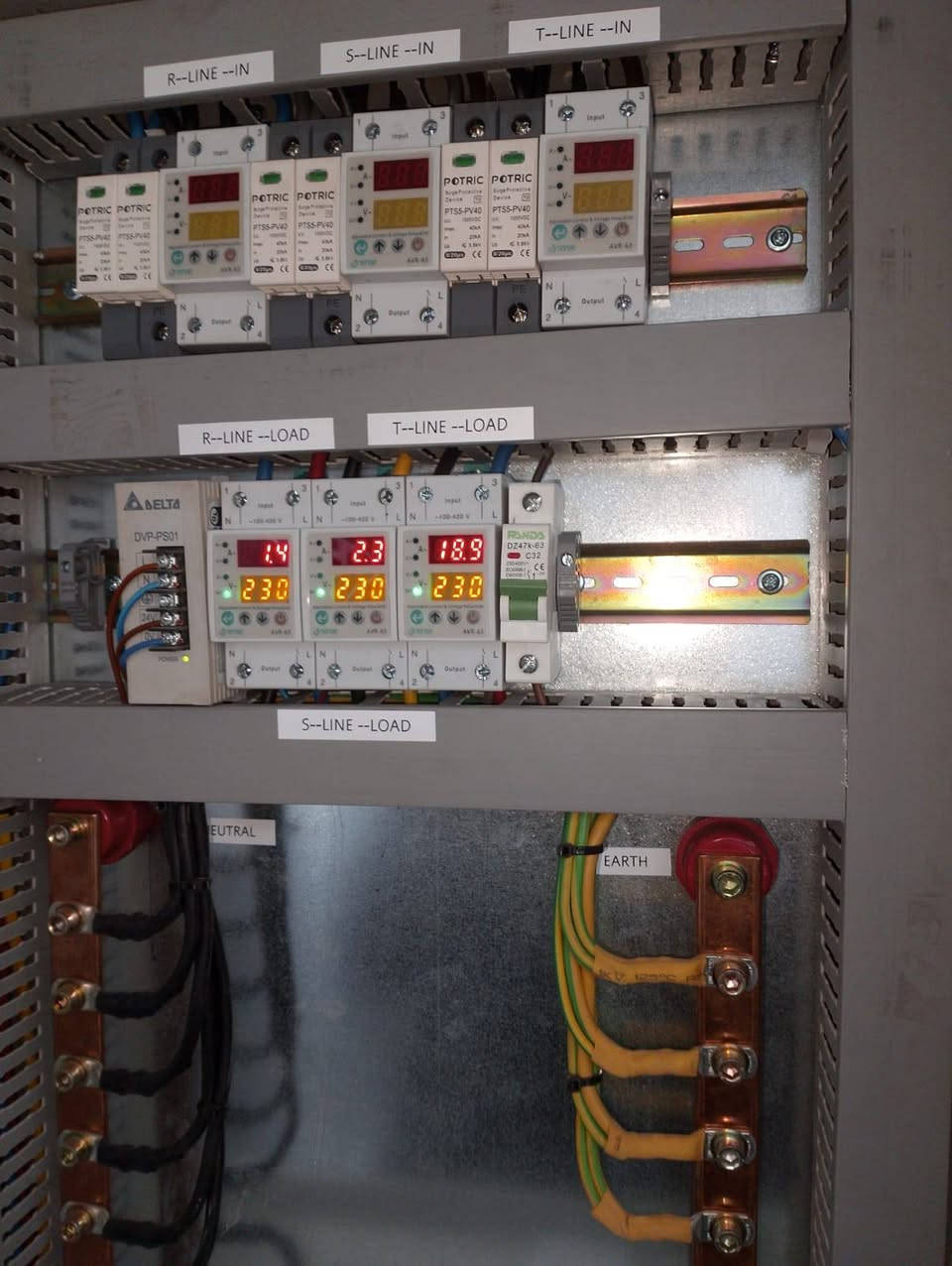 اكتشف مستقبل الطاقة النظيفة والموفرة مع حلولنا الشمسية!
لماذا تختار الطاقة الشمسية معنا؟
♦️توفير فوري وطويل الأمد.           
♦️استثمار ذكي ومربح.    
♦️اعتمادية واستقلالية. 
🔴 ماذا نقدم!!!
♦️أنظمة مخصصة للمنازل -الشركات 
    المشاريع الكبيرة.
♦️ألواح شمسية عالية الكفاءة بأحدث
     التقنيات العالمية.
♦️محولات الطاقة مقاومة للحرارة والماء 
♦️بطاريات ذات كفاءة عالية الجودة.
♦️تركيب احترافي ومضمون بفريق من                     الخبراء بدقة واحترافية.
♦️ خدمات صيانة شاملة لضمان عمل  نظامك بكفاءة لسنوات.
لا تنتظر أكثر! حوّل سقفك إلى مصدر للطاقة المتجددة وابدأ رحلة التوفير والاستدامة اليوم.
اتصل بنا الآن للحصول على استشارة مجانية وعرض سعر مخفض.
مكتب المهندس الحديث للمقاولات العامة والطاقة المتجددة.
ديالى ـ بعقوبة مقابل الأسواق المركزية 
بغداد -حي القاهرة-قرب مجسر البنوك.
***********
***********
***********
***********
