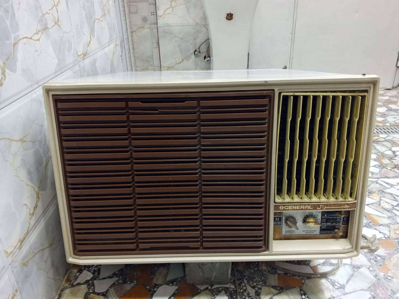 سلام عليكم مكيف جنرال التايلندي الاصلي طنين وثلث شغال وعل فحص تدفئه تبريد بلادي ماداخل تصليح ابد شرط الفحص تفحص يمي وتاخذ نضافه 100بل 100راديترات ذهب طخه وحده مابيهن مكيف جديد بمعنا الكلمه استخدام قليل السعر((300)) مكاني بغداد للتواصل ***********
