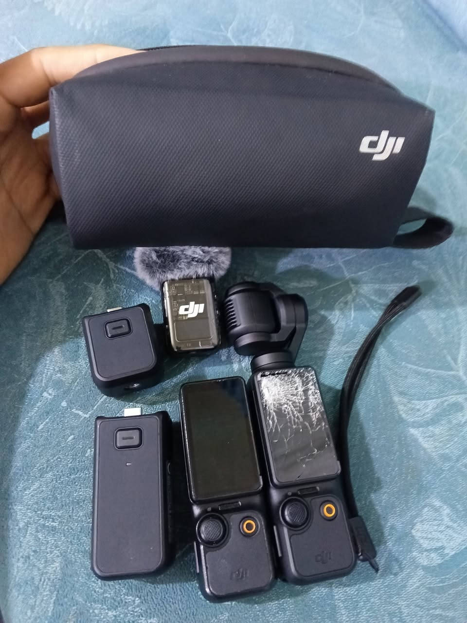 متوفر شغاله شرط الفحص
 مكسوره شاشتها مع شاشه تكدر تاخذها منها 
ماحصلت شخص اختصاص تبديل في محافظتي 
 كان بدلتها
ابيعها مع الملحقات الي بلصوره


**إذا كنت صاحب هذا الإعلان وتريد حذفه لأي سبب، رجاءا أرسل رسالة إلى الدعم الفني**