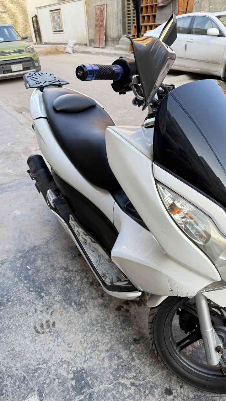 دراجه بسي اكس جيل اول شرط ياباني اصلي دراجه مكفوله كفاله عامه تاخذها من باب البيت ايشي  بل دراجه مسؤل عليها ضمان الدراجه كهربائيات كلها شغاله 125cنضافت الدراجه كدام عينك اي نقص بدراجه ماكو مكفوله كفاله عامه السعر خاص او اتصال عله الرقم ***********مكاني بغدا. مدينه الصدر ام الكبر مقابل حي الكوفه
