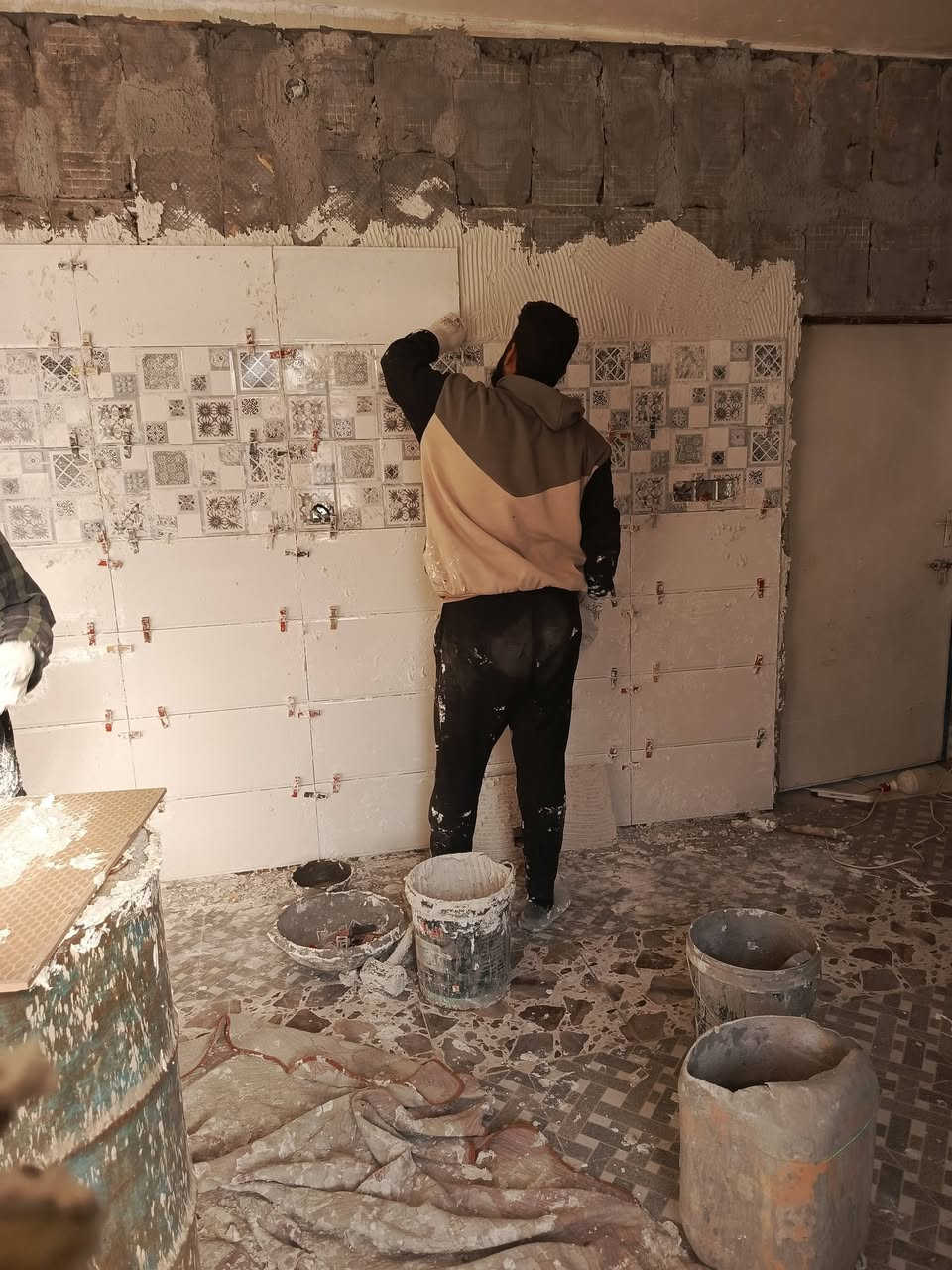 شغل انواع سيراميك ولوح بل ماده لاسقه شغل كادر كامل كوت ***********
