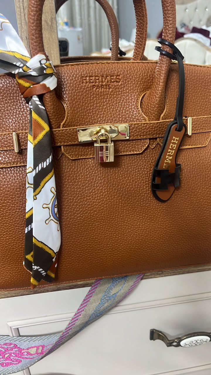 تشكيلة حصرية من الأحذية والحقائب النسائية تنتظرك👟💼
شياكه  للأحذيه والحقائب النسائيه
تتوفر خدمة توصيل لجميع محافظات العراق 5 
خدمة التوصيل داخل الحله 3 توصيل محافضه بابل خلال اقل من 24ساعه
للحجز مراسلة الصفحه ✉️واتساب ***********
