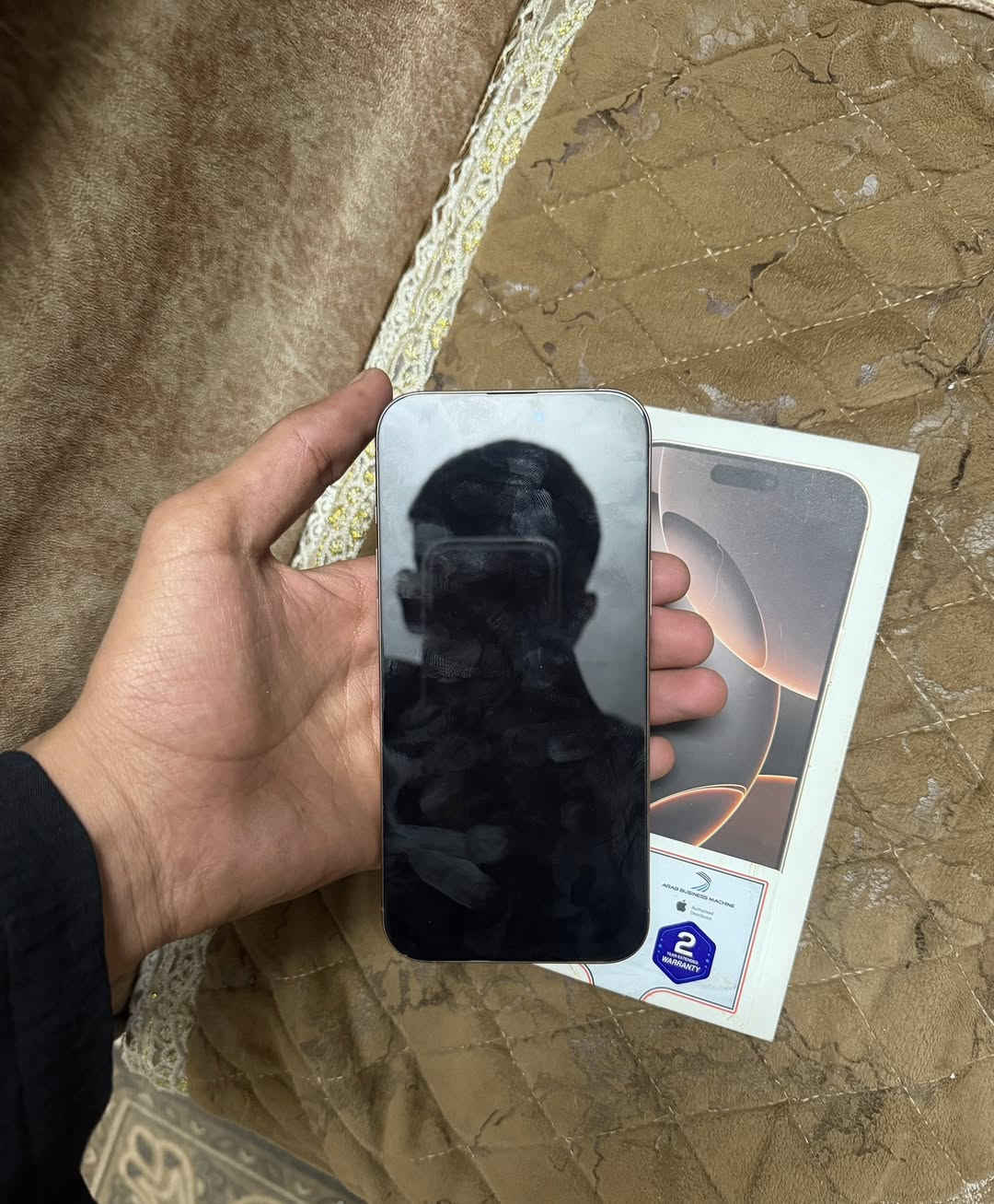 السلام عليكم للبيع ايفون 16 pro max  مبدل ضهر الجهاز نضافة 100% مشحون 77 مره السعر 1300 واتساب ***********
