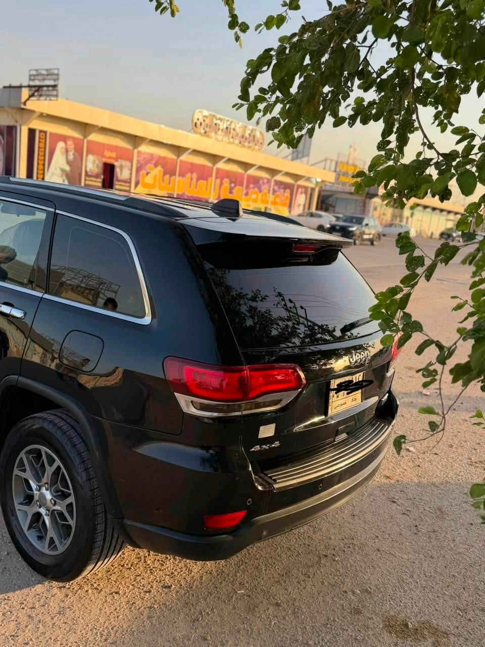 جيب كراند شيروكي
2020

مواصفات عاديه

بصمه 

شاشة كار بلي 

حساسات 

محرك 3600 ..

وبصمة تشغيل وبصمه ابواب

بيها جاملغ وبنيد حادث امريكا 

وجاملغ الايمن نصه صبغ

بدون دواخل نهائيا 

اذا بيها دواخل تاخذها بلاش

مكينه كير حداديه تبريد نضيفات

مكان السياره نجف حي السلام 

رقم بغداد مداور ثاني يوم

السعر 185 وبي مجال 

***********
