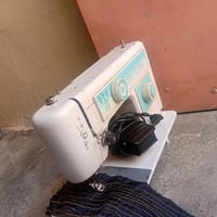 مكينة خياطة • بولوني • ما بيها عيب