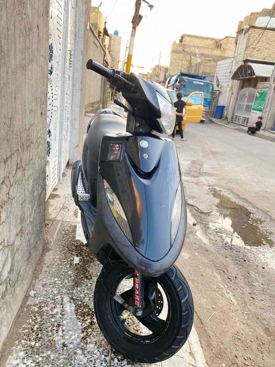 السلام عليكم ماكس عدله للبيع او للمراوس دراجه بلاديه مامفتوحه ختم واحد ويه المكينه موضح بالصور دراجه لا تنقيص ولا تبخير جيب فيتر وافحص فقط كابريتر تجاري والاصلي موجود سلف رياضي الدراجه 10 اشهر من نازله من الرمبه السعر 700 وبيها مجال مكان بغداد البلديات قرب مركز شرطه العبيدي للاستفسار ***********
