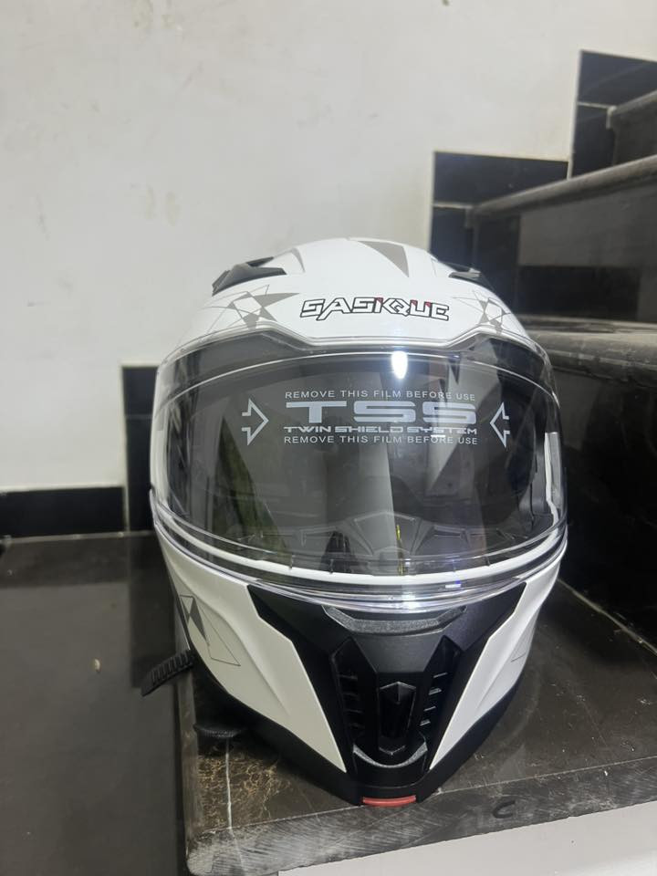 سلام عليكم شباب خوذه دراجه مال باله امزون  للبيع سعره 50 مكانه زعفرانيه ***********
