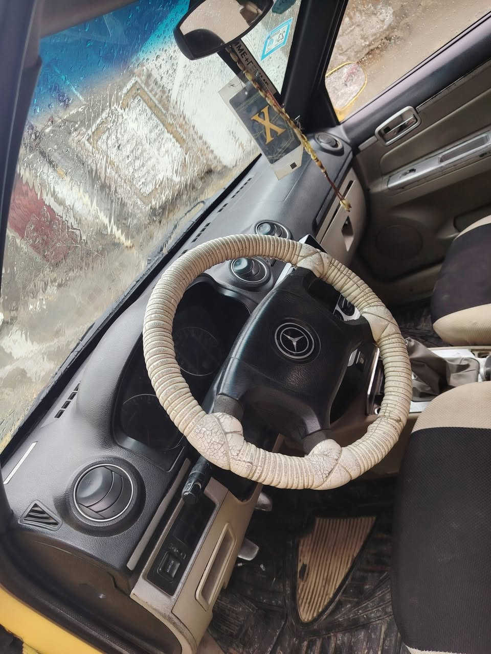 للبيع ckموديل 2010رقم نينوى هزه كامله
شرط التحويل سنويه ساقطه كوبون بانزين
 هيئة وغرامات صفر السعر 33 بيها مجال قليل رقم الهاتف ***********
