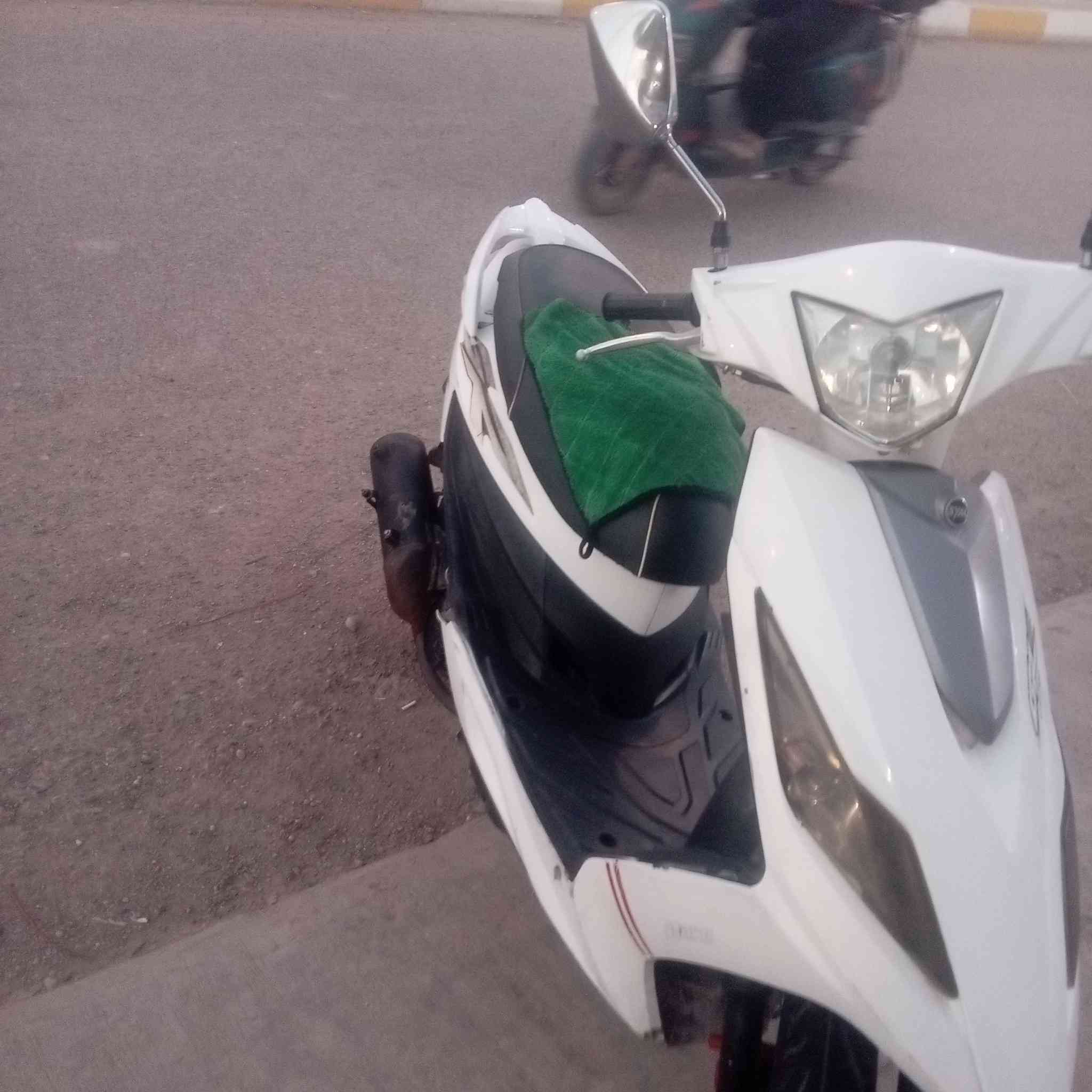 دراجه سايم نحله للبيع 
المحرك اسبانه ما حاط عليه  فول نضافه ابو 600لا تراسل.مكاني الرمادي الصوفيه 
شراي اتصل موشري لا تتصل ***********
