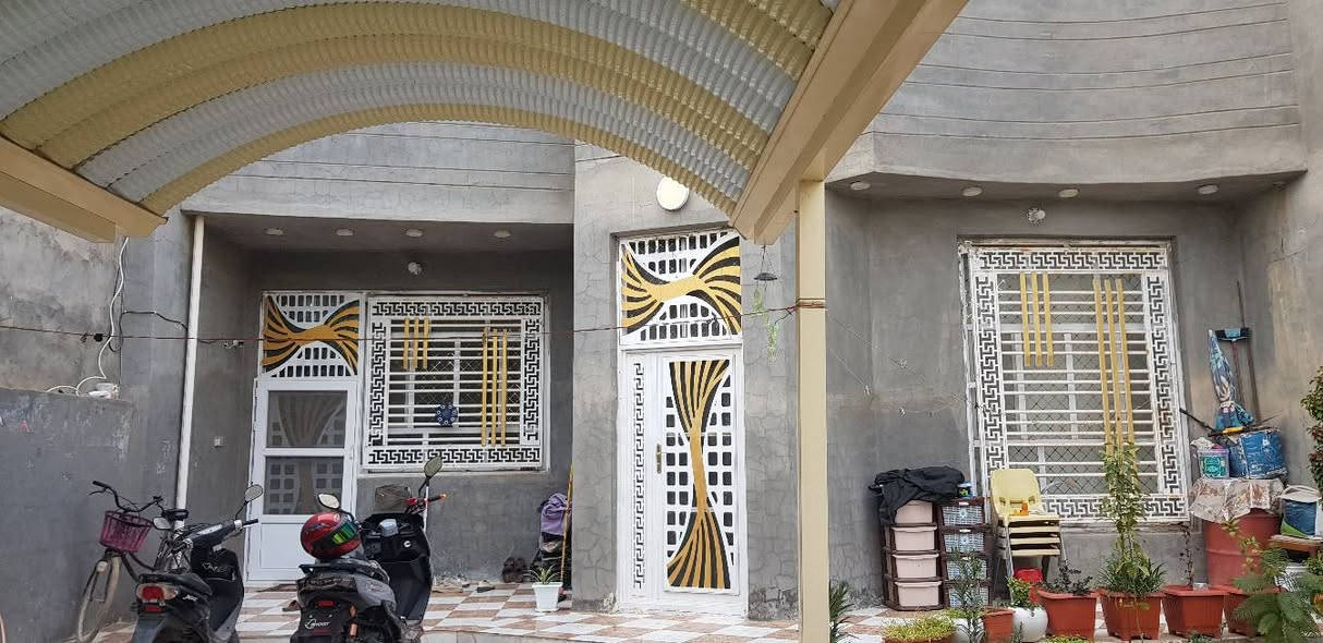 بيت حي الجمعية طويريج طابق واحد كامل و طابق ثاني مجهز له للبناء  عنوان من جهتين ( جهه الشط و جهه البو أسيود  و خلف البيت شارع ) مقاطعه 213على 2  طابو زراعي سند 25 تحويل 
لمعرفة اكثر تفاصيل  ***********  
***********
السعر 165 وبيه مجال للشراي
