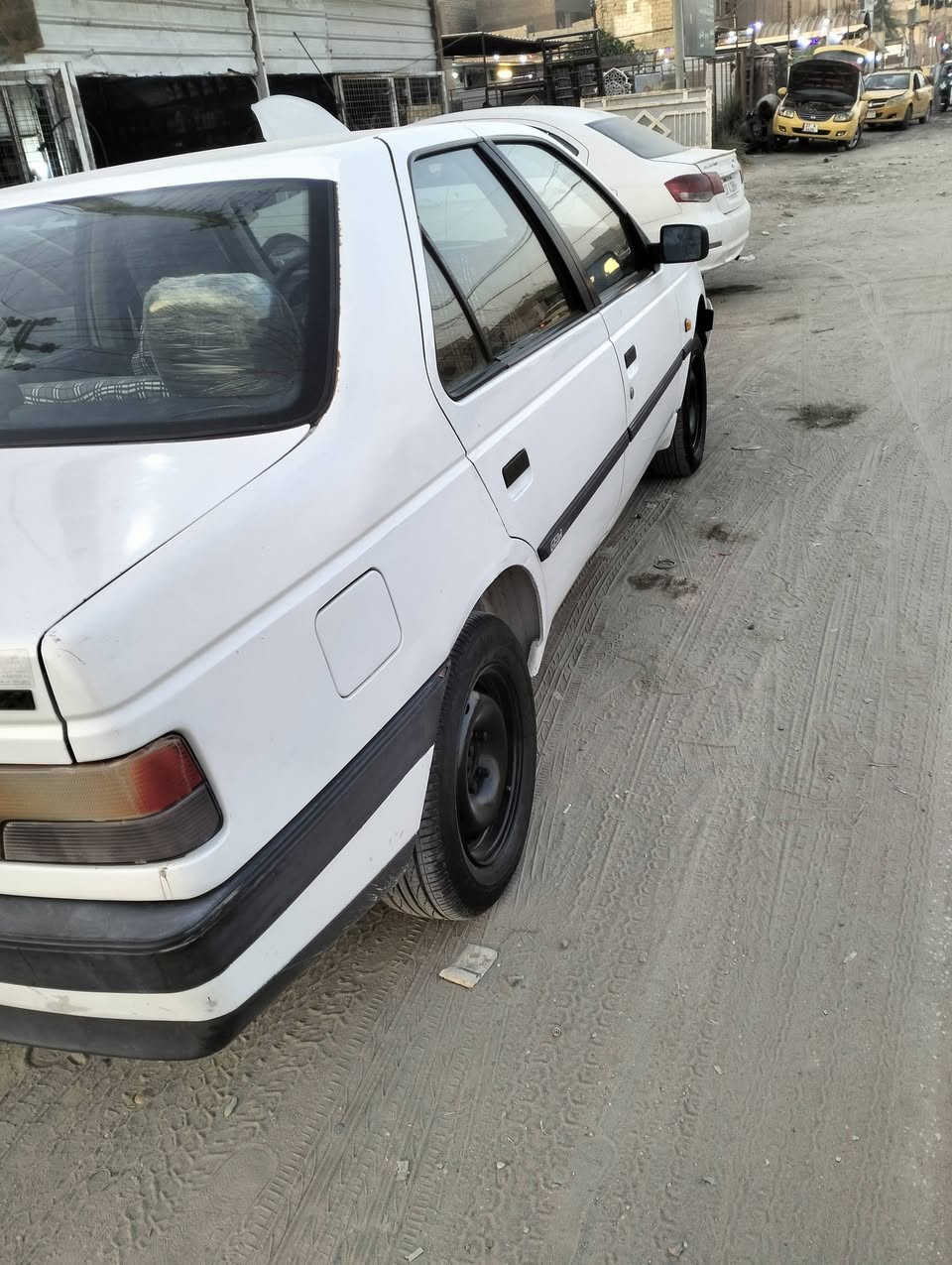 بيجو موديل 2012 رقم بابل انكليزي سنويه ل30 مكفوله عدا الجاملغ الخلفي مصبوغ تخم تاير  جديد تبريد ثلج تدفئه مكينه قبل شهرين شديتها كير جديد سياره جاهزه العنوان الحله ابي غرق السعر 40وبيها مجال قليل رقم الهاتف ***********
