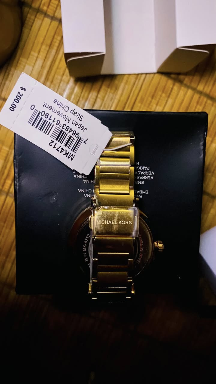 ساعة مايكل كورس نسائية 
القطر 38
لون ذهبي مختم 
سعرها بالوكالة 200 دولار 
السعر 100 مع التوصيل


**إذا كنت صاحب هذا الإعلان وتريد حذفه لأي سبب، رجاءا أرسل رسالة إلى الدعم الفني**