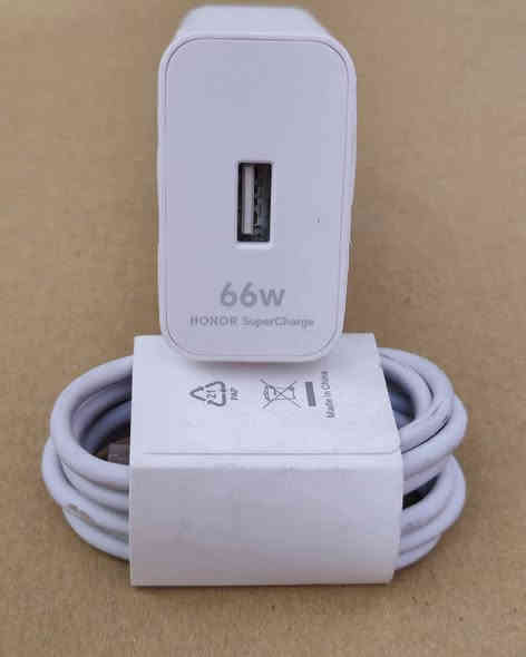 شاحن هونر اصلي بلادي شركة شرط الفحص 
شاحنه هونر 66 واط شحن فائق السرعة 👈 السعر 25 الف
كيبل هونر وهواوي اصلي يدعم شحن100واط👈10الاف
للــــــــطلب فقط عبر الواتساب ***********
العنـــــ✍️ـــوان 
محافظــــة - واســـط - الكــــوت - مـــركز المدينــــة 
التوصيـــــل متوفــــر 6 الاف لجـــميع المحافظات💨🚕
