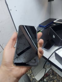 ايفون ١١برو ذاكره ٦٤ بطاريه ٧٩ مبدل بس شاشه الباقي كفاله كله شغال  سعر...