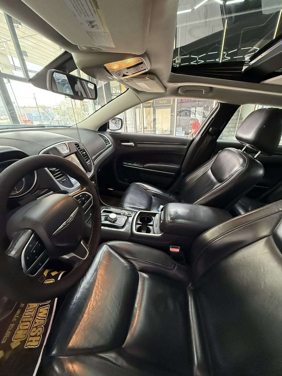 رايسلر اوباما                                                                    موديل (2017)
ماشية 55 ميل حقيقي 
فئة لمتد 
مواصفات 
كشن تدفئة 
بانورما 
كشنات جلد اسود 
سقف بيجي 
شاشة كبيرة 
كلين تايتل مكفولة كفالة عامة السيارة من بارد من الصبغ 
جديدة كلش 
السعر(2070) بيهة مجال بسيط حك الجية 
مكاني بغداد العامرية.
***********
