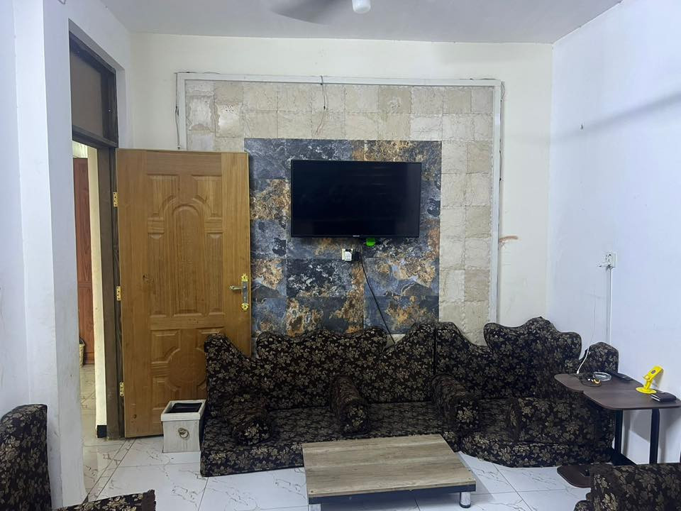 السلام عليكم 
يوجد بيت للبيع مساحة 100متر بناء حديث طابوك 
عنوان گميره مقابيل شارع ابو الزهراء شارع د.عباس 
 للاستفار الاتصال على الرقم ؛ ‭٠٧٧١ ٢٣٩ ٦٣١٥‬
