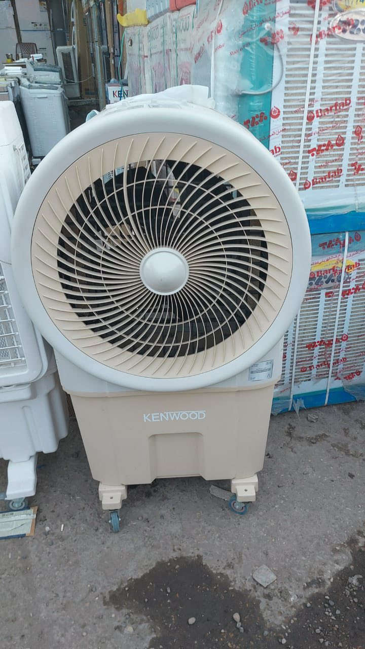 سبلت طن للبيع شغال حار بارد كلش نضيف ويخبل 
مبرده الكومفيرا مستخدمه ونضيفه وشغاله ثلج بلصيف 

سعر السبلت ٢٥٠ 
سعر الكومفيرا ٣٠٠ 
اثنينهن ٥٠٠ قفل 

*********** واتساب
