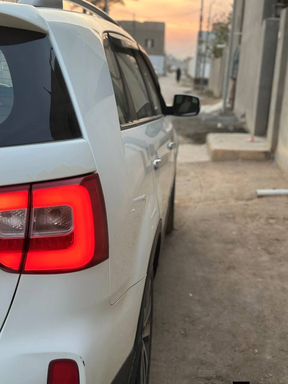 السلام عليكم
كيا سورنتو 2015 خليجي للبيع 
سته سلندر سبعه راكب 
رقم بغداد بأسمي
نص فول بصمه كرسي كهرباء 
حساسات اماميه خلفيه 
كامره شاشه صغيره 
اشاره ترحيب علامه سورنتو ضوئيه 
وبقيه المواصفات 
السياره استخدام شخصي وممتعوبه 
السونار مرفق مع الصور مال اليوم كافه التفاصيل بي 
مكان السياره بابل الاسكندريه 
مكينه مبدل بيها كازكيت اشتغلنا درجه اولى شرط بلاد  
كشر نضافته احلى من الصور 
بيها مكانات بارد حيل بسيطه وشرط تجي تشوفهن ممبينات
ماشيه 200 الف على ادينه 
سعرها 190 وبيها مجال انشالله بسيط 
رقمي ‏
‪***********‬‏
‏‪***********‬‏
ابو عبد الله
