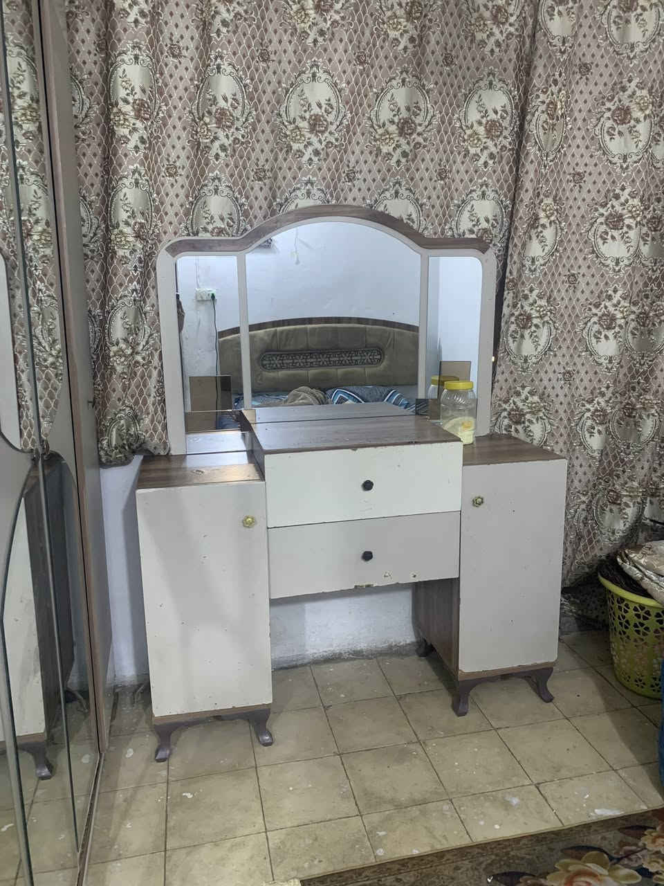 سلام عليكم غرفه نوم للبيع تركيه خمس قطع عنواني بغداد جديده نعيريه مستعجله ع بيعته٢٥٠ وبيه مجال لاتصال ع رقم ***********
