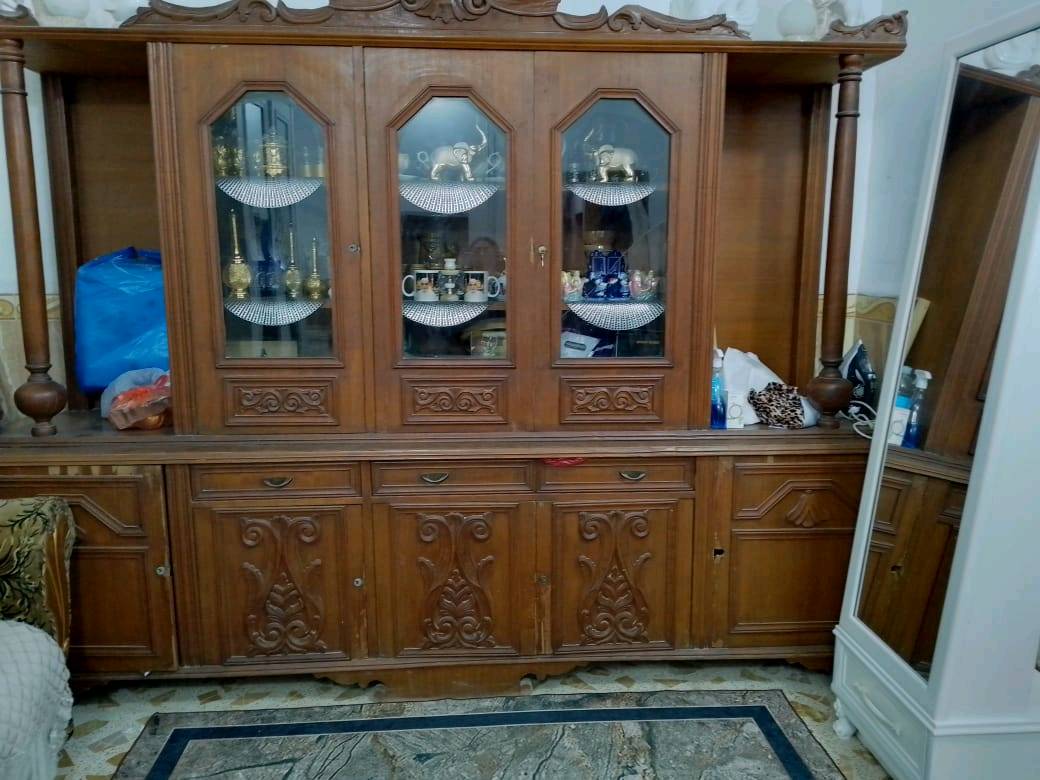 بوفيه خمس بيبان صاج اصلي سعره 250 وبيه مجال العنوان نجف حي السواق الرقم *********** 