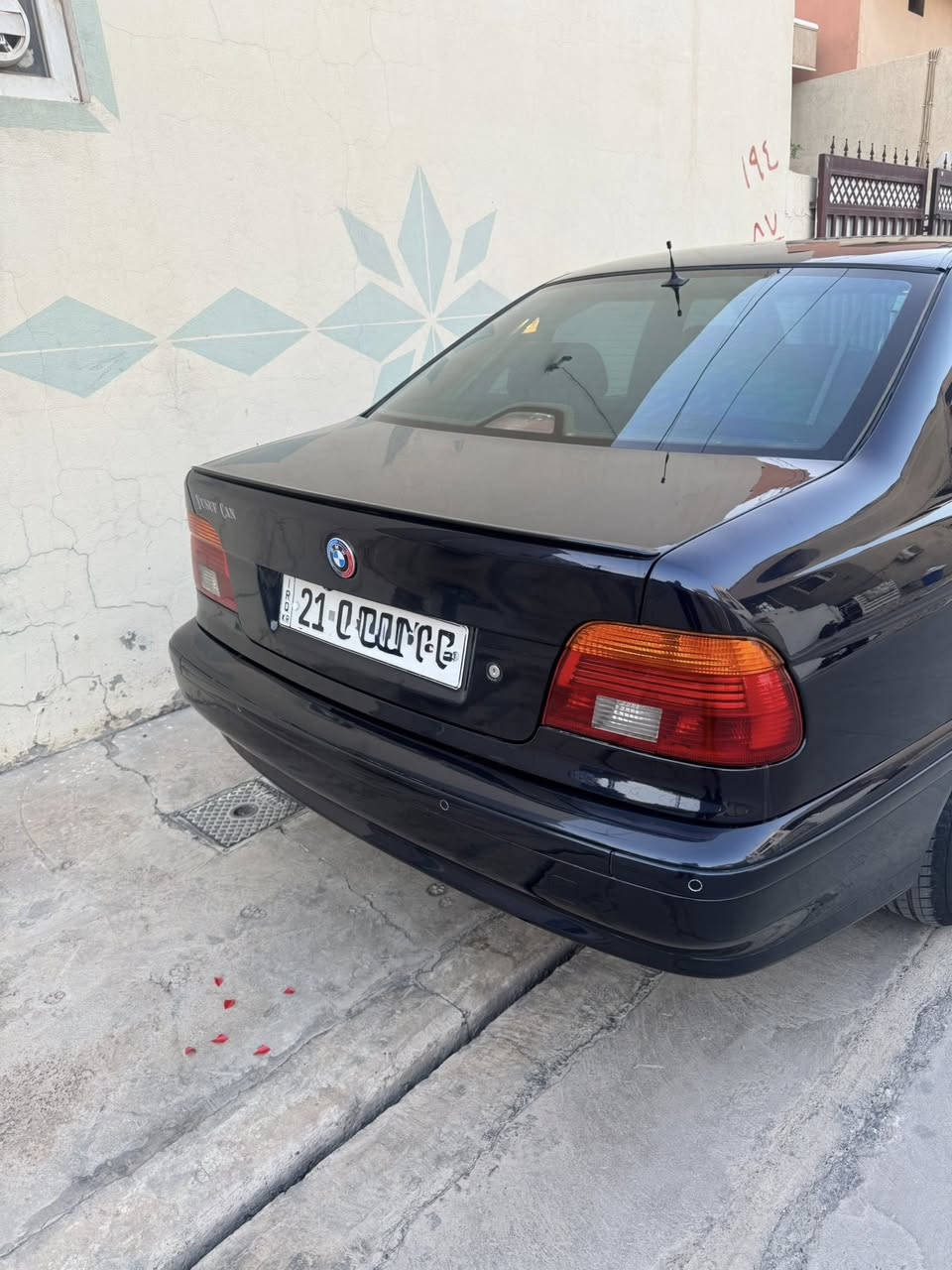 سلام عليكم
الحلال للبيع صقر  BMW E39 

530iA  محرك دبل فانوص كير محرك شرط

لون نيلي حبري بدون ضربة مصبوغ بس جمالية

موديل 2000

رقم السليمانية دولي سيارة بسمي  سنوية جديدة  لحد 2030 هزة جديدة يعني كبل حول

كوبون بانزين

تبريد تدفئة شغال 

منظومة عدسات  زينون علي ناصي وغرفتها جلد اسود ودشبول صاج اسود ملكي جديدة وكلشي ابشرط

سيارة خير من الله مابي اي نواقص كل شي شغال وبشرط الفحص

مكان سيارة كركوك 
وهذه رقم صاحب سيارة (***********)
