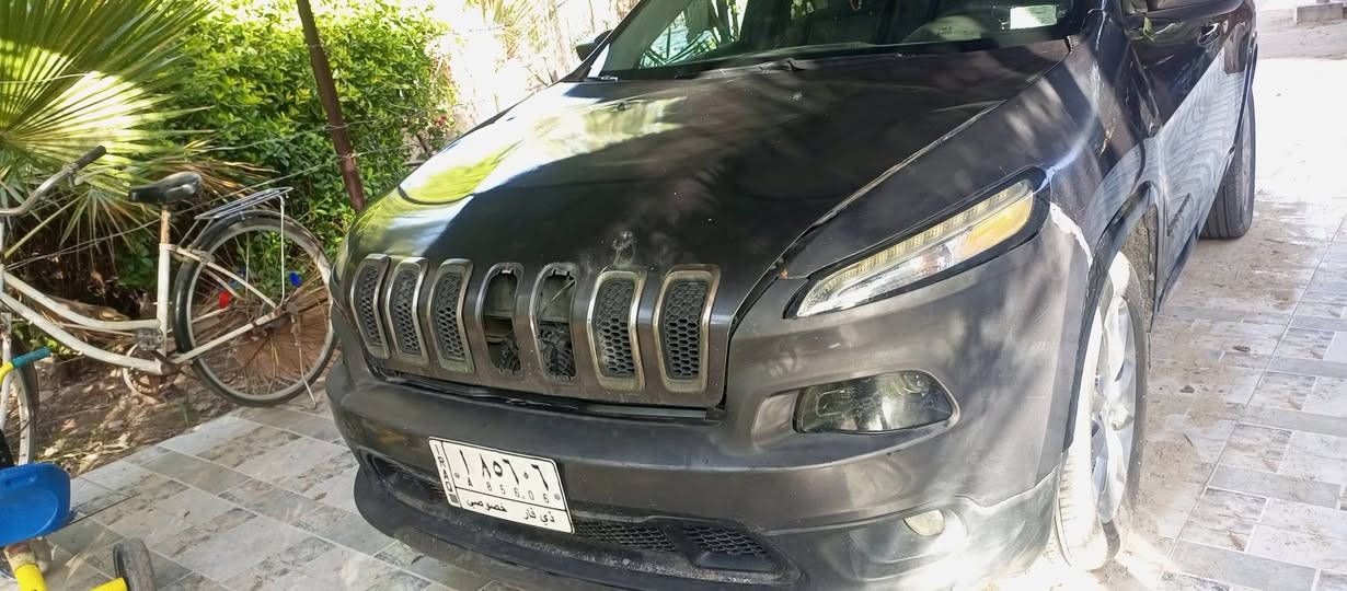 سلام عليكم جيب بزون موديل 18ذي قار حرة حادثهة بنيد ومدكر موضح بالفحص السعر 105حداية ضعيفة بس الصدر مكلف بالنشر راعيها 
***********
