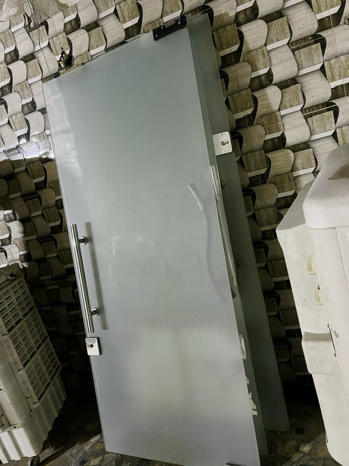 السلام عليكم 
أبواب زجاج تعتيم درجة أولى عددهن 4 
للبيع بسعر يرضي بي الله وتعال اخذهن مكانهن بغداد 
***********
