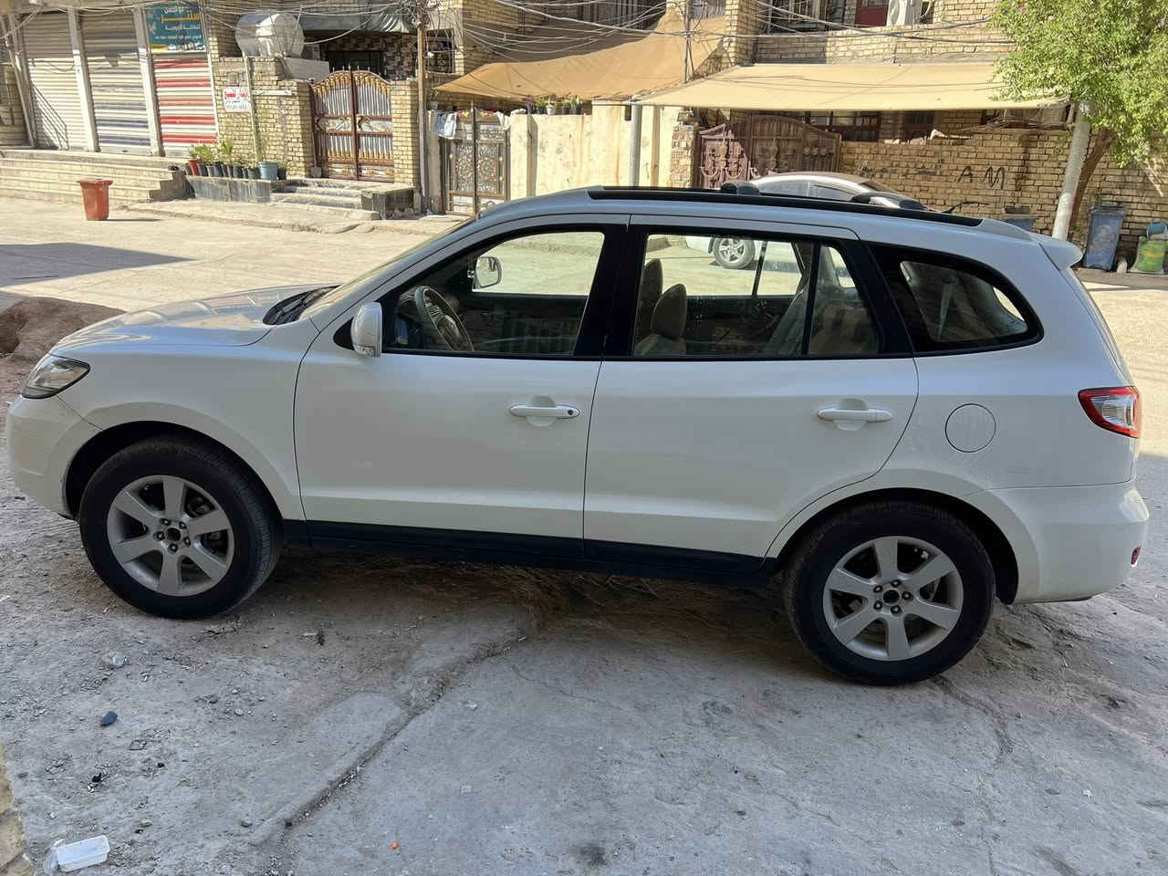 سلام عليكم للبيع سنتافي خليجي  موديل ٢٠٠٩ رقم بغداد انكليزي  الجديد بسمي سنويه مجدده داخله هزه تحويل مباشر كير مكينه خير من الله مكينه ٦سلندر صدر أمامي وخلفي جديد تخم تاير جديد ويل كب ٧ راكب ٣ قطع تبريد 
داخل بيجي صاج تبريد ثلج كهربائيات كله شغال 
 سياره حلوه ومال جناي 
السعر125 وبيه مجال للشراي 
للاستفسار اتصل
🗣📲📞***********
