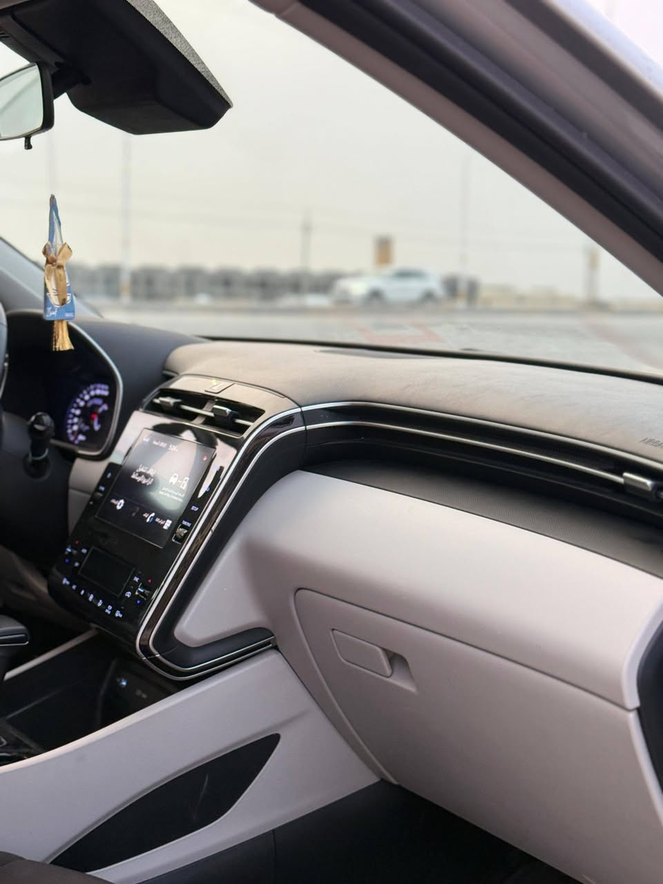 السلام عليكم ورحمة الله وبركاتة
توسان 2024 رقم شهداء قادسية وكالة بأسم المشتري 
ضررها جاملغ موضح بالصورة 
مواصفات
ــــــــ رادار
ــــــــ تحديد مسار
ــــــــ اوتو هولد
ــــــــ جنطة شفط
ـــــــ نقطة عمياء
شاشة كامرة زجاج اوتو تشغيل عن بعد بصبة ابواب مخفية نضام تصادم  محرك 2500 كير AT ماشية 40 مايل قابل للزيادة مكاني السماوة الرميثة *********** السعر المطلوب 185 وبيها مجال ( بيع او مراوس حسب القناعة) آسف ع الأطالة
